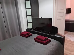 1 camera, una scrivania, ferro/asse da stiro, Wi-Fi gratuito