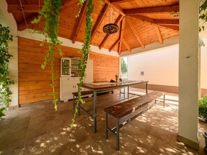 House (Two Bedroom Holiday Home with Swimmin) | Dining room