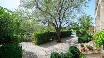 House (Two Bedroom Holiday Home with Swimmin) | Exterior