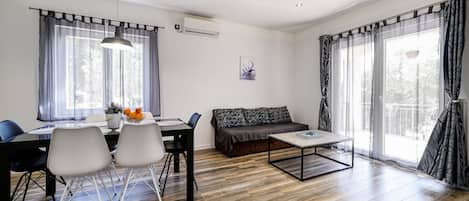 Ferienhaus (Two Bedroom Holiday Home with Swimmin) | Wohnzimmer | Fernseher