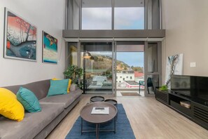 Basic Apartment, 1 Queen Bed | Interior