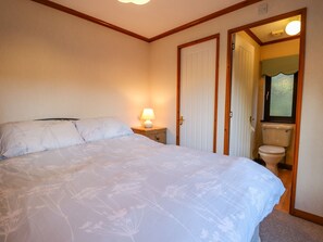 Cottage | 2 bedrooms, individually decorated, individually furnished, free WiFi