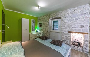 1 bedroom, free WiFi, bed sheets