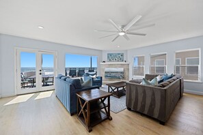 Smart TV, video games, DVD player - Amazing Oceanfront View/location - Hot Tub - Multiple Primary Bedrooms (Oceanside)