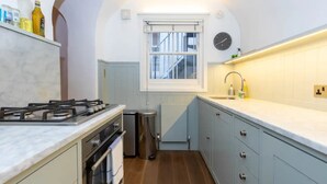 Private kitchen - Beautiful 1bedroom Flat Near Victoria Station (London)