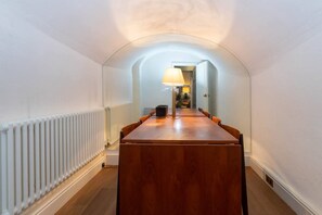 Basic Apartment, 1 Double Bed | Interior - Beautiful 1bedroom Flat Near Victoria Station (London)