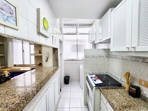 Family Apartment | Private kitchen | Fridge, oven, cookware/dishes/utensils - Leblon Comfort Suite (Rio de Janeiro)