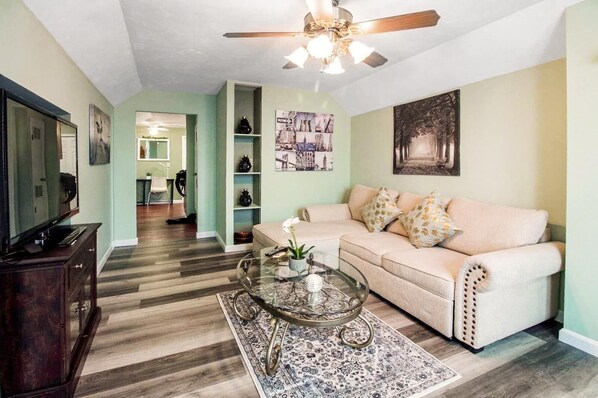 Televisor intel·ligent i estèreo 