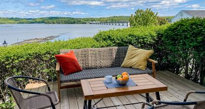 Sweeping Sheepscot River views in newly renovated 200 year old Wiscasset home