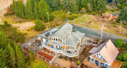 Coastal estate with private hot tub, enclosed yard, firepit, & game room