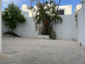 Property grounds - Beautiful Mexican villa with stunning rooftop oceanviews (Cancún)