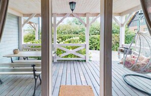 Outdoor dining - Amazing home in Karwia with WiFi (Karwia)