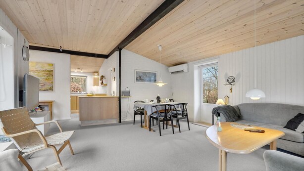 A modern interior with a dining area, kitchen, and living space. - 3 bedroom lovely home in Hurup Thy (Hurup Thy)