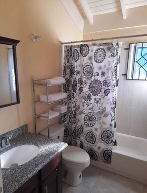 Douche, serviettes fournies