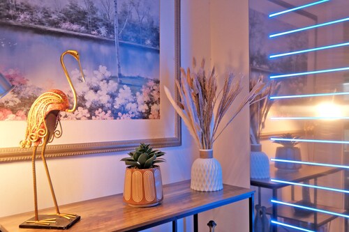 RiverView-2Br-Sleeps4-CityCentre-Parking-FastWiFi