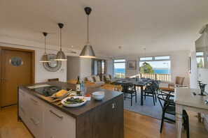 冰箱、洗碗机、电热水壶、烤面包机