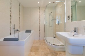 Douche, séchoir à cheveux