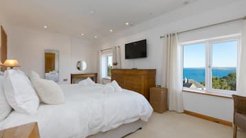 5 bedrooms, individually decorated, individually furnished, free WiFi