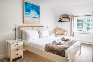 2 عدّة غرف نوم ومكواة/لوح كي وسرير سفر وخدمة الإنترنت