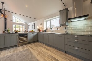 Microwave, dishwasher, highchair - Weavers, Felbrigg, Norfolk (Felbrigg)