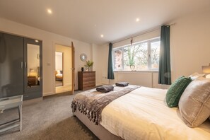 3 bedrooms, iron/ironing board, travel crib, internet - Weavers, Felbrigg, Norfolk (Felbrigg)