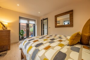 2 bedrooms, iron/ironing board, Internet, bed sheets