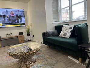 Apartment, Multiple Beds | Living area