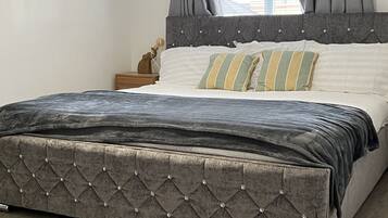 Apartment, Multiple Beds | 2 bedrooms, free WiFi, bed sheets