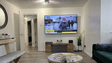 Apartment, Multiple Beds | Living area