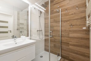Shower, towels - Nadmorskie Tarasy by Renters Prestige (Kolobrzeg)