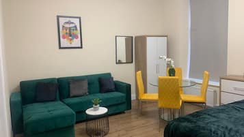 Studio, 1 Queen Bed with Sofa bed