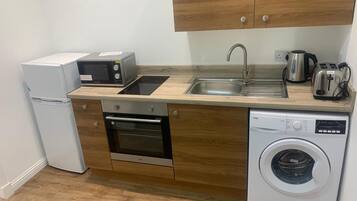 Studio, 1 Queen Bed with Sofa bed | Private kitchen