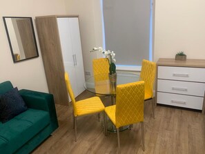 Estúdio, 1 cama Queen e sofá-cama | Opções para refeição