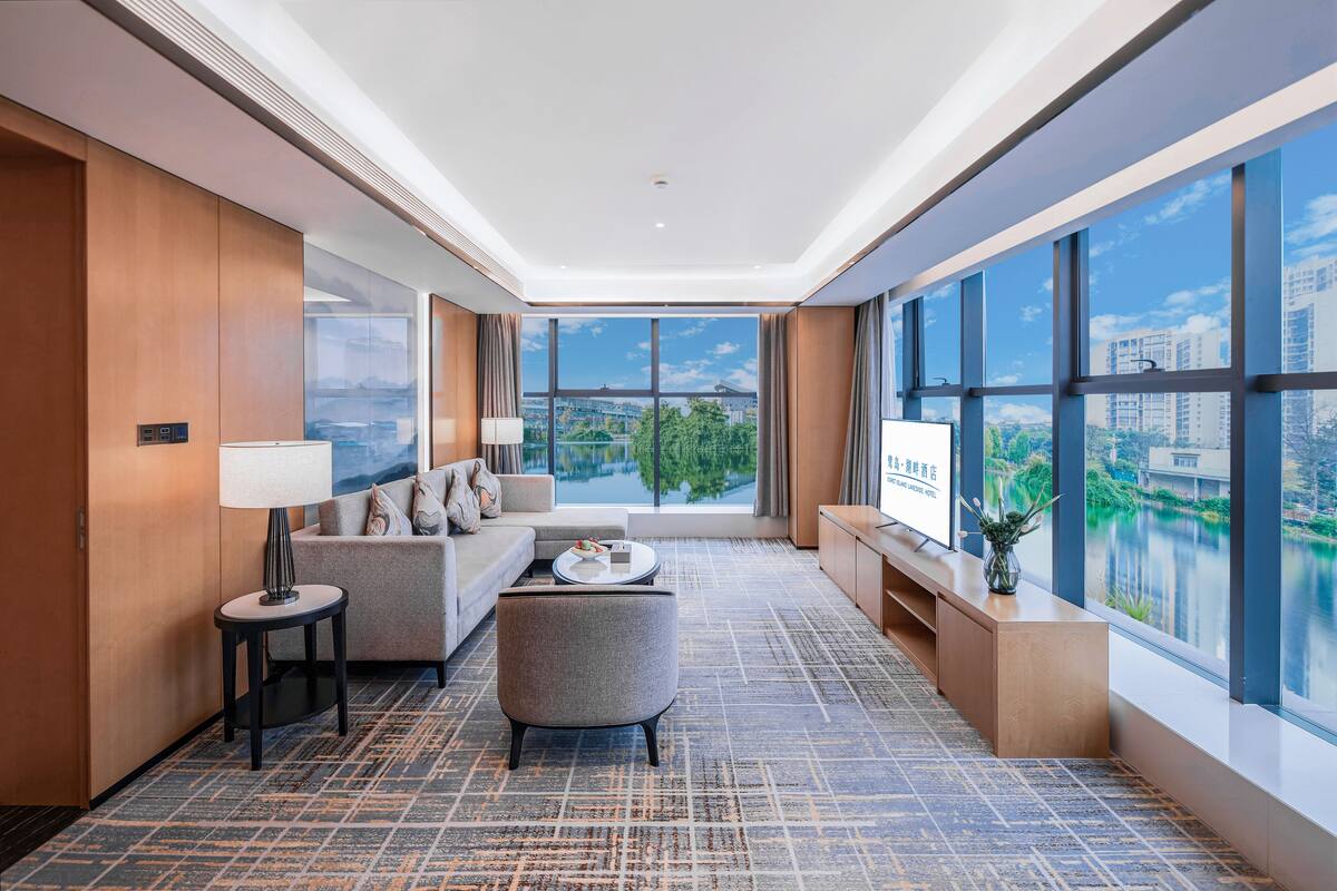 Superior Studio | Living room