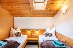 6 bedrooms, free WiFi, bed sheets