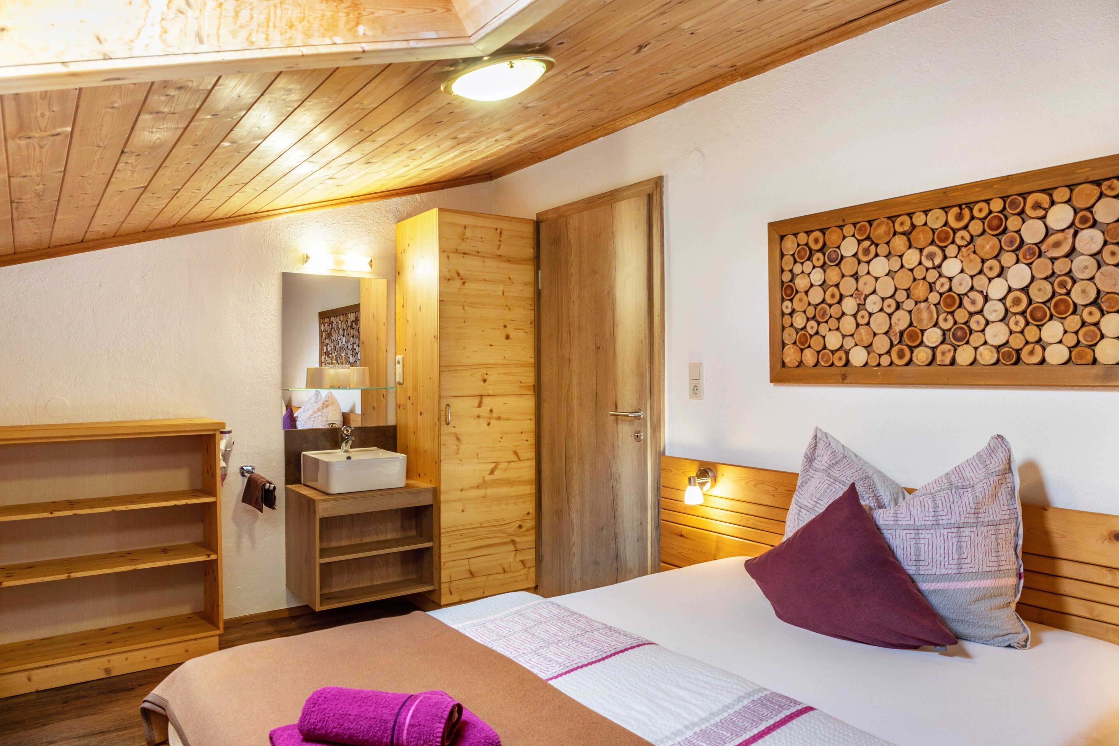 6 bedrooms, free WiFi, bed sheets