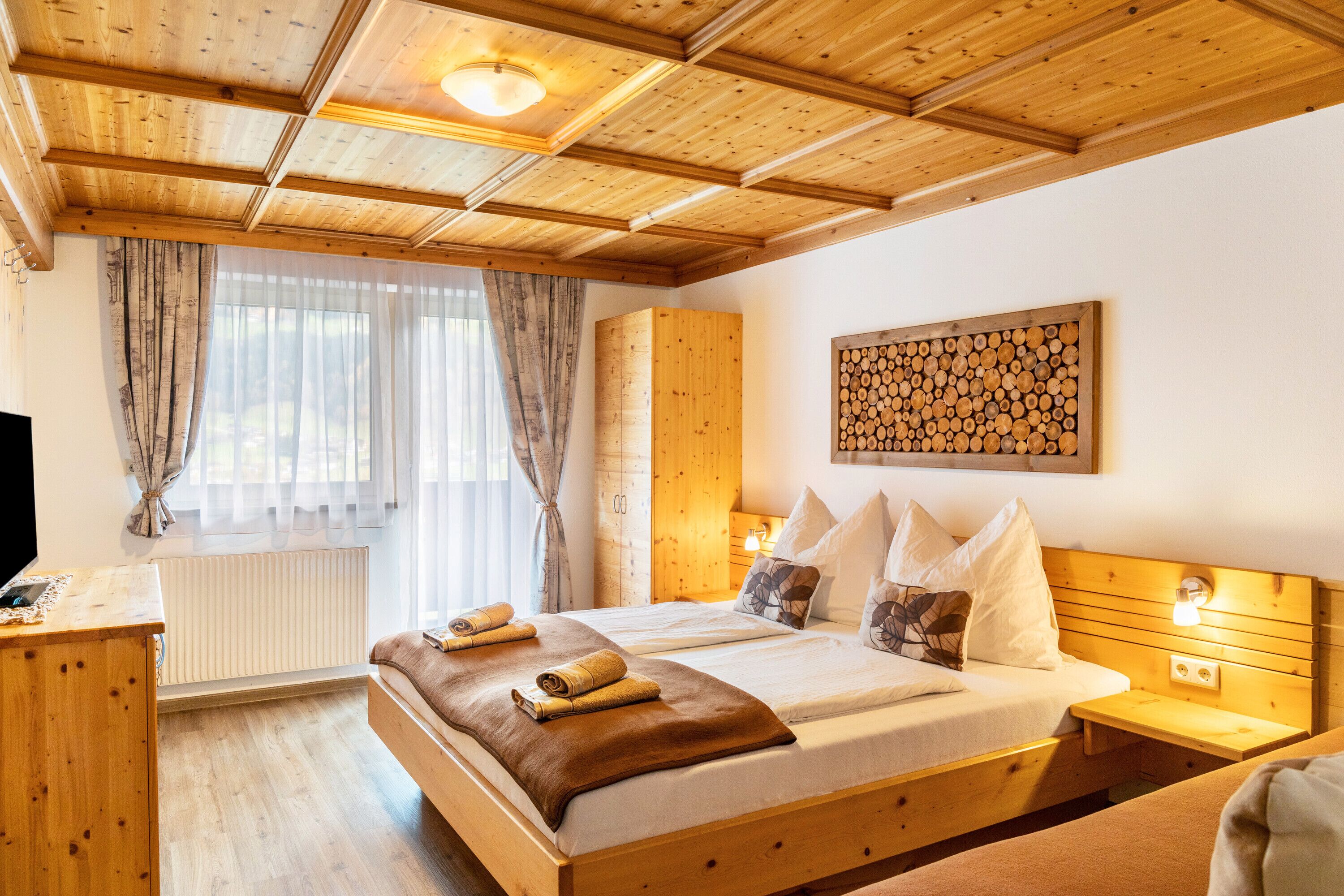 6 多间卧室、免费 WiFi、床单