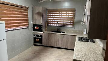 House | Private kitchen | Fridge, microwave, oven, stovetop