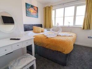 7 bedrooms, individually decorated, individually furnished, free WiFi - The Beach House (Prestatyn)