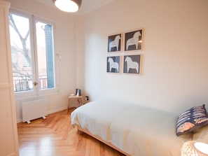 2 habitaciones, escritorio, tabla de planchar con plancha y wifi 