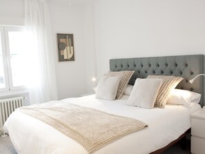 2 bedrooms, desk, iron/ironing board, WiFi - Brand new 2 bedroom apartment by RIO 2 and Matadero (Madrid)