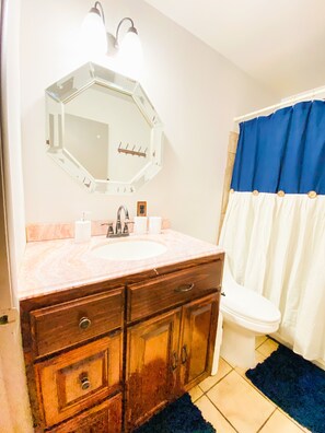 Håndklær og toalettpapir