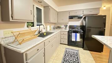 Fridge, microwave, oven, coffee/tea maker