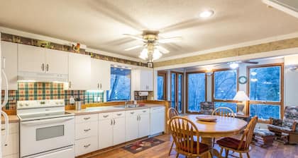 2-story waterfront home with mountain & creek views, decks, grill, fireplace, AC