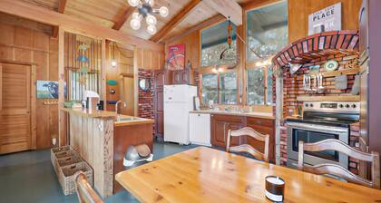Warm & inviting retreat with a washer/dryer, central AC, fast WiFi, & gas grill