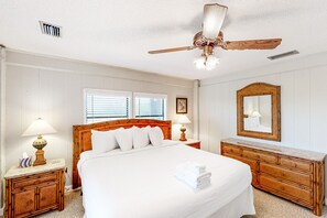 4 bedrooms, free internet, bed sheets