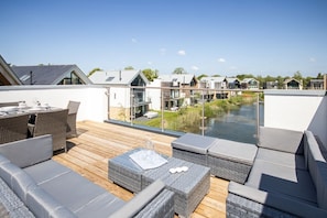 Outdoor dining - Minety Lake 43, Green Haven - Lakeside Luxury, Hot Tub, Spa Access, Sleeps 8 (Somerford Keynes)