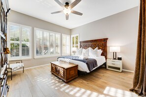 4 bedrooms, desk, iron/ironing board, WiFi - Private pool home with walled yard, firepit, grill & lanai - dog-friendly (Cave Creek)