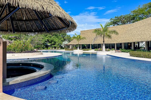 Tropical home with private plunge pool & outdoor living - walk to beach