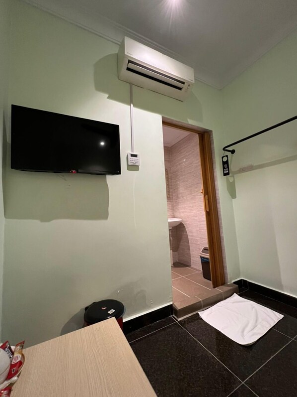 Unclassified image, 1 of 31, button - I Go Hotel (Jenjarom)